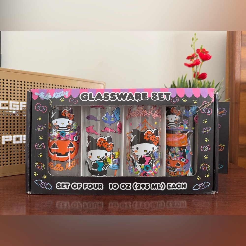 New Hello Kitty Halloween set of four 10 oz glassware set